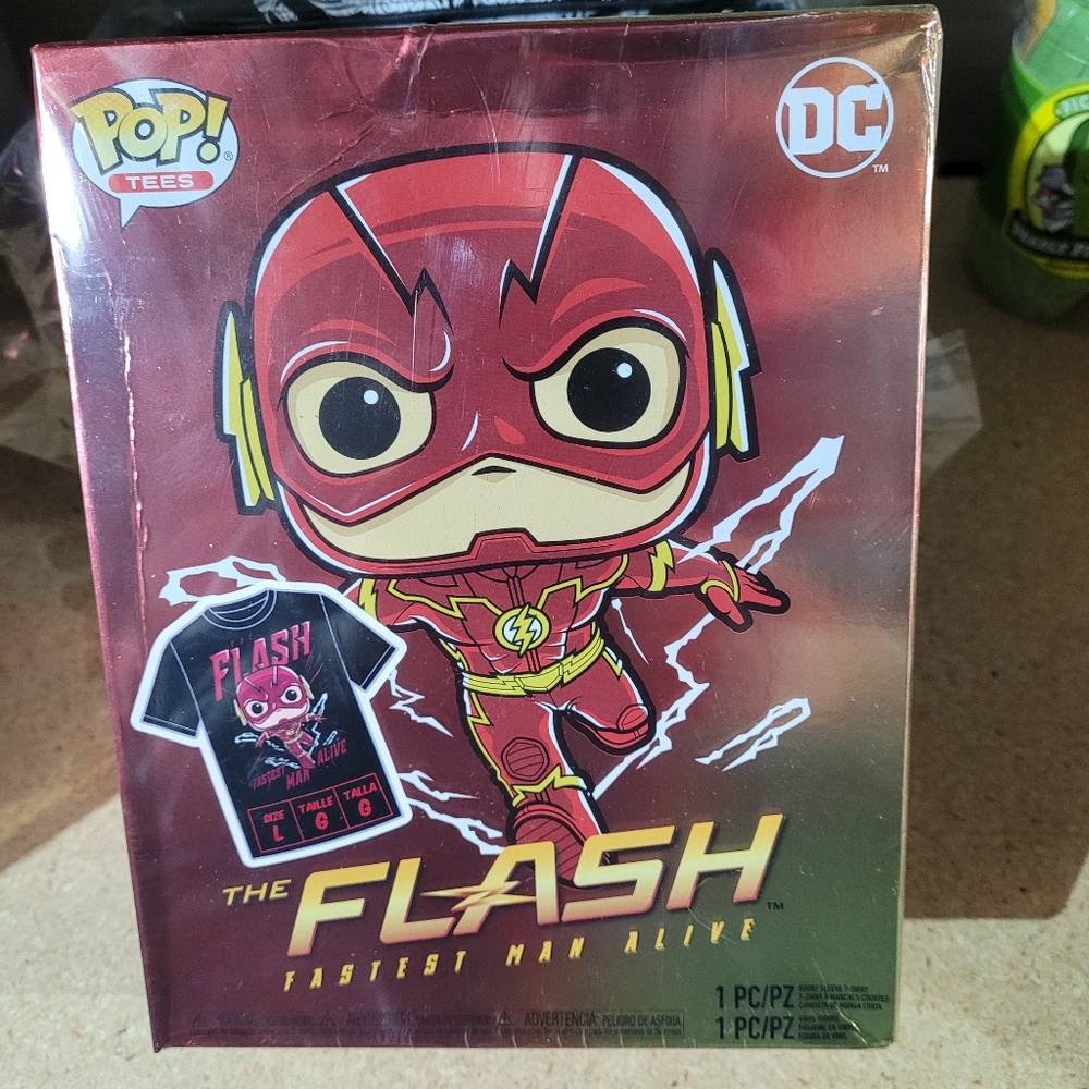 Funko DC Comics the Flash t shirt and vinyl figure - Picture 8 of 11